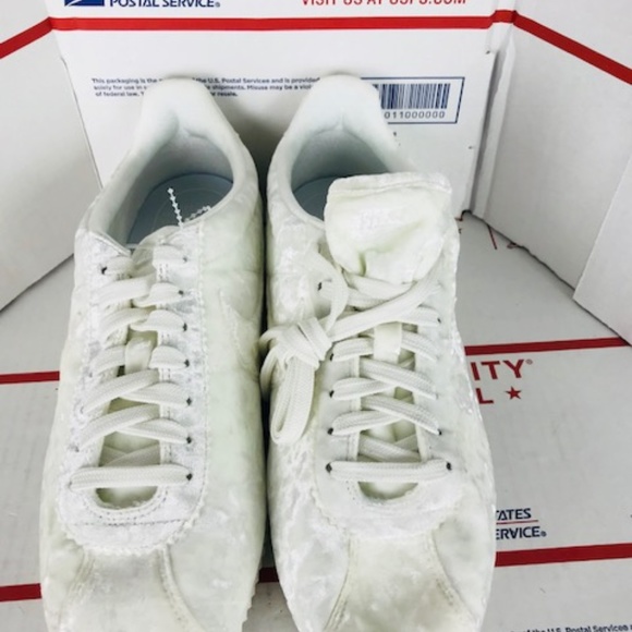 Womens Nike Cortez Classic Velvet AA3255-100 Sz9.5 - Picture 4 of 8